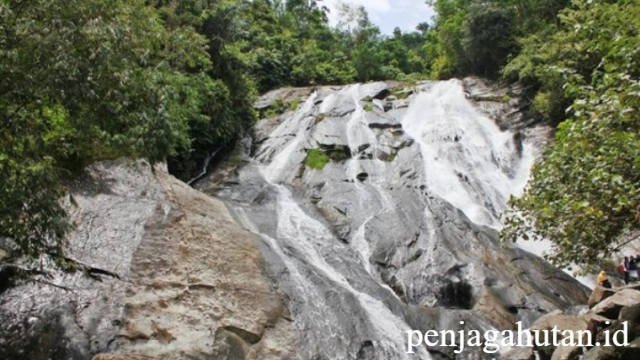 Air Terjun Bayang Sani: Surga Tersembunyi di Ranah Minang